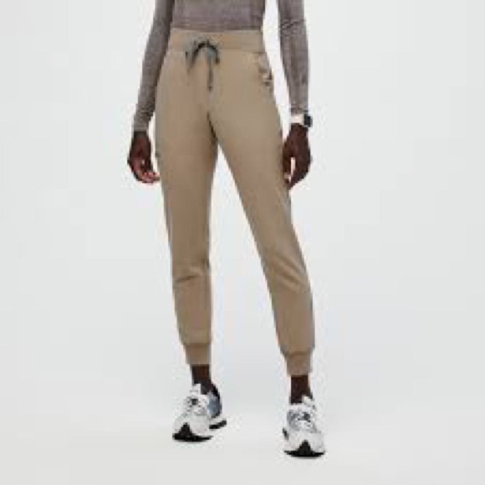 Figs Zamora 2.0 jogger scrub pant. Size- XXS.       Color- Latte